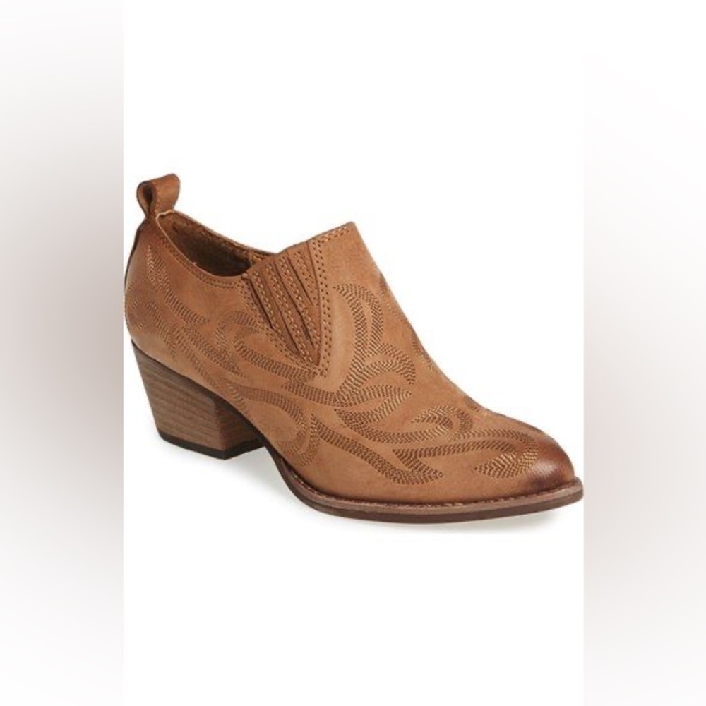 🤍 euc | dolce vita | western ankle bootie
